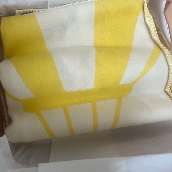 NWT Louis Vuitton Balloon Plaid Baby Blanket, Sunshine - Picture 4 of 7